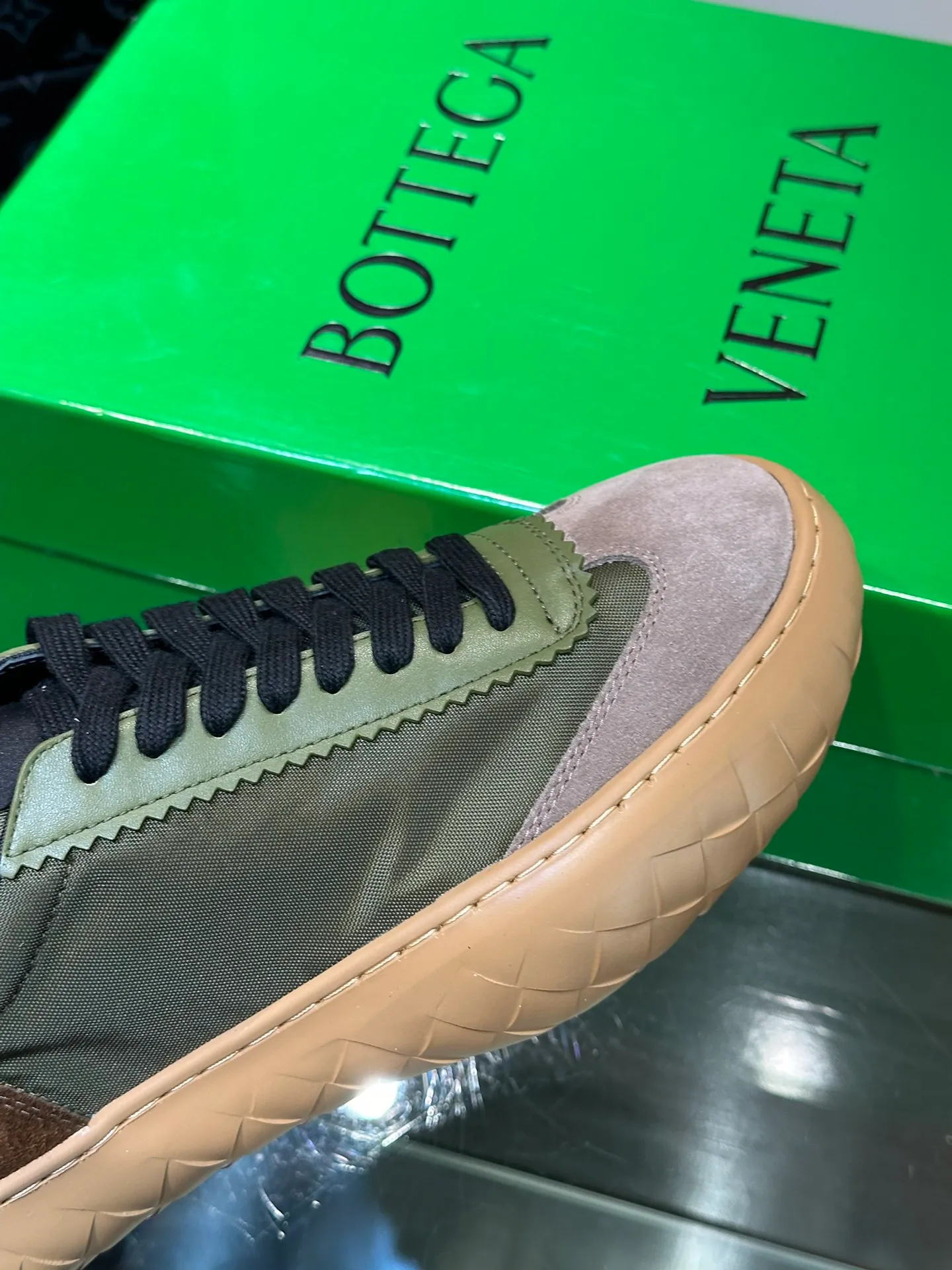 Men's shoes 💰p420 "BV" Bottega Veneta 🆕 New men's moral training sneakers, made of Sneaker technology nylon and suede, inspired by retro basketball shoes, a new interpretation of classic sneakers, light, comfortable and breathable summer essentials, the soles are made of classic woven texture, super recognizable, nylon suede splicing, full of texture! Size: 38-44 (45 customized)